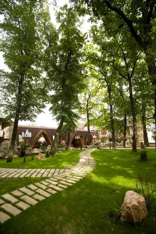 Hotel Restaurant La Castel Iasi Buitenkant foto