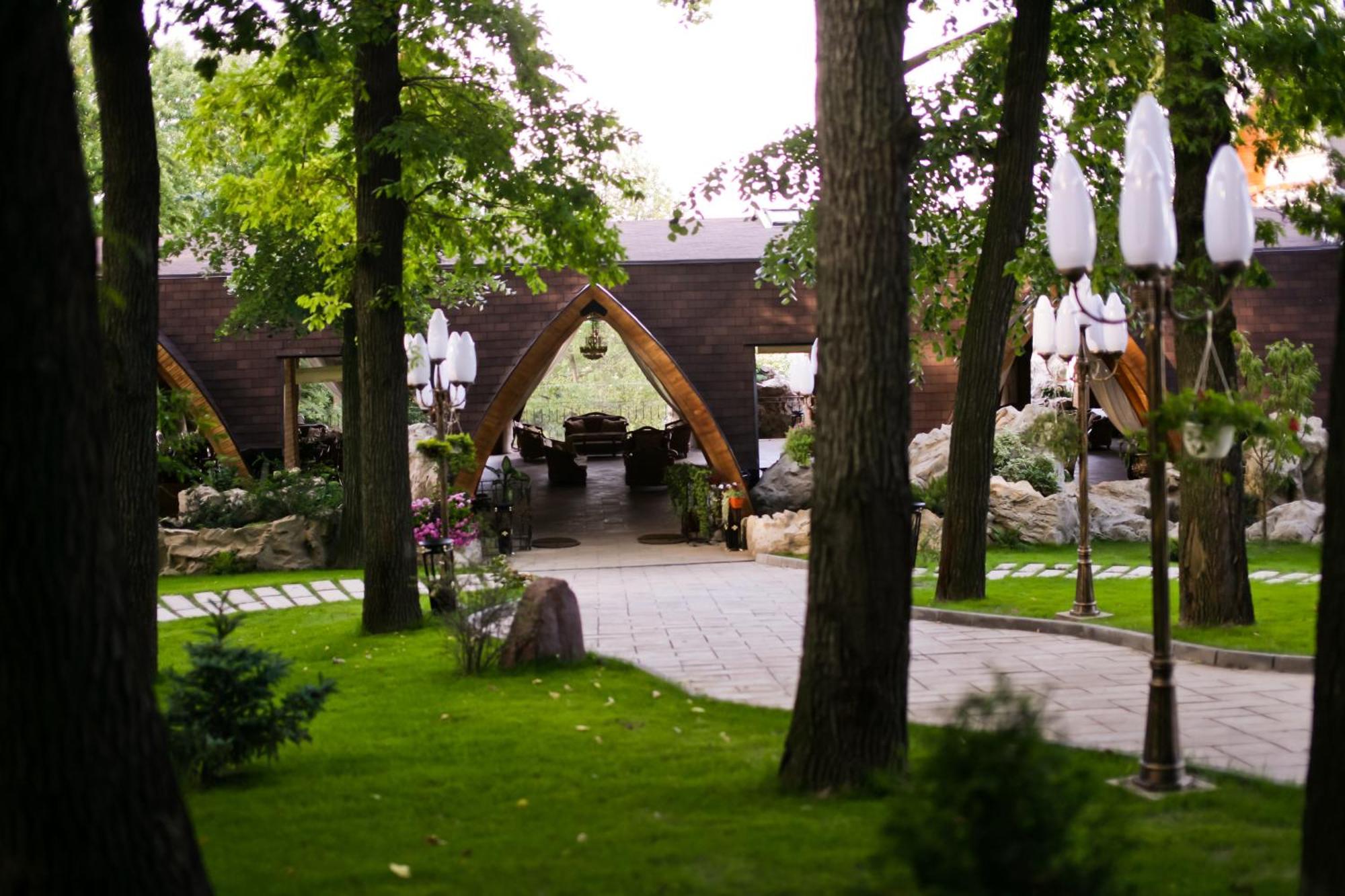 Hotel Restaurant La Castel Iasi Buitenkant foto