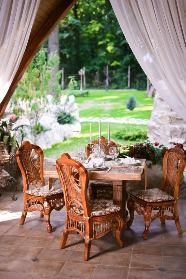 Hotel Restaurant La Castel Iasi Buitenkant foto